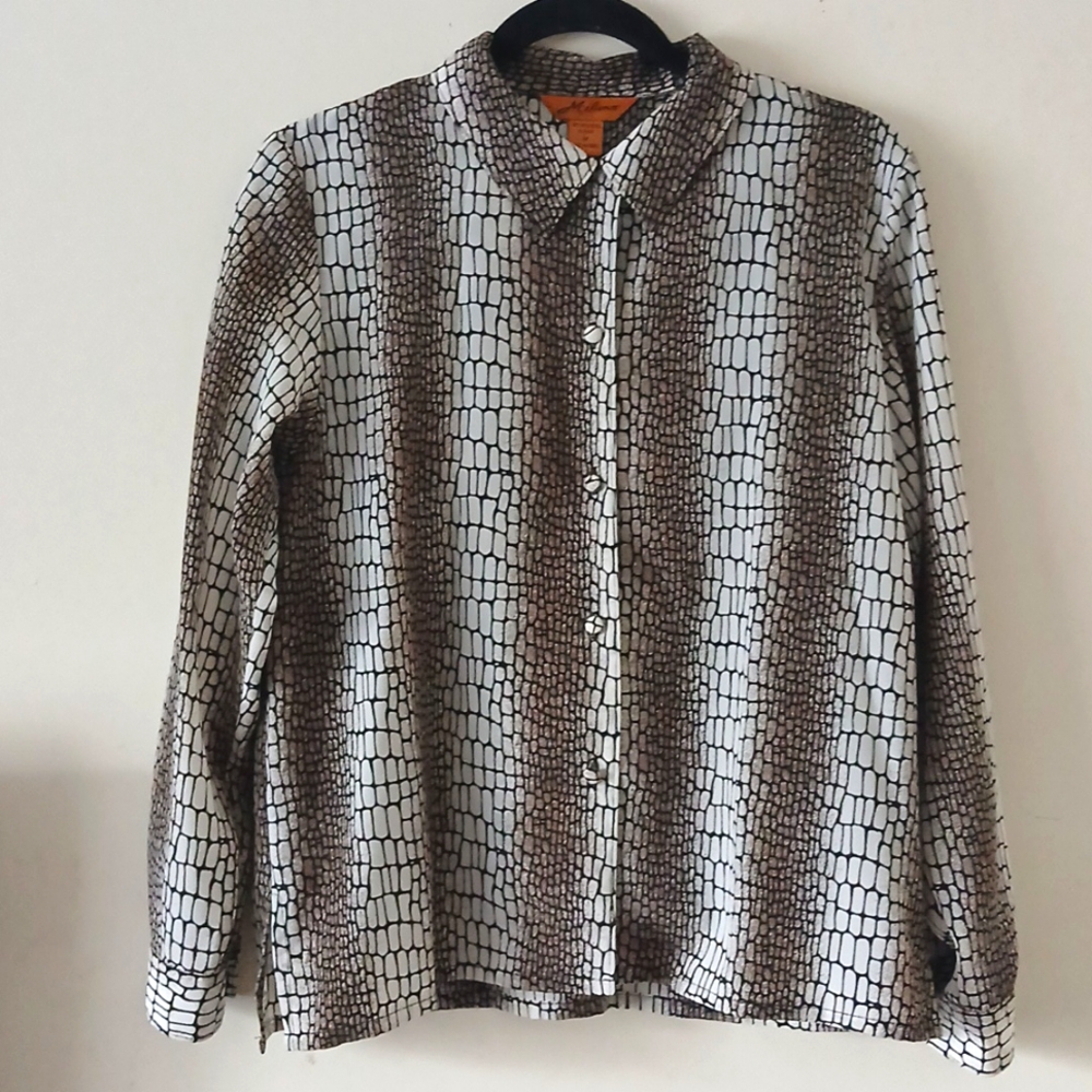 Milano Leopard‎ Print button Down Blouse with black inner sleeve Size: Medium